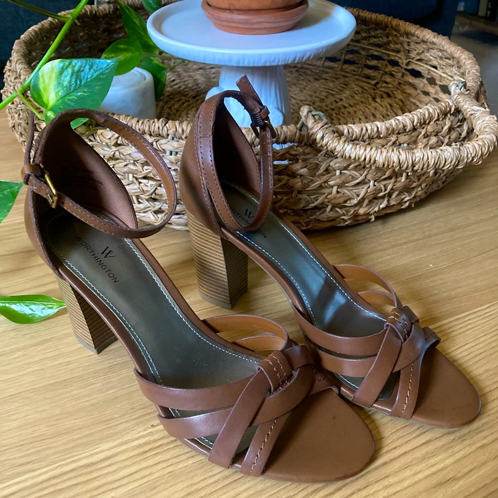 NEVER WORN Brown Leather Strappy High Heels..
